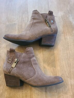Crown Vintage Larin Brown Suede Ankle Booties - Women's Size 6